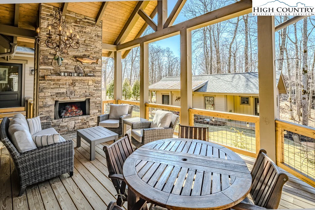 Image number 11 for the current listing