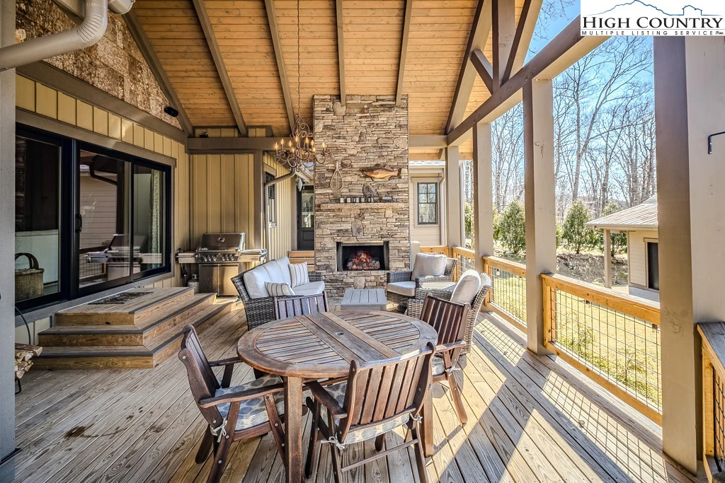 Image number 12 for the current listing