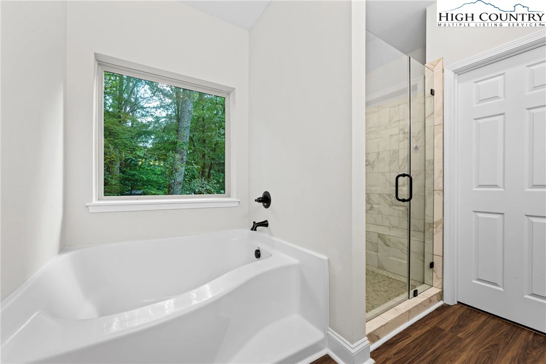 Image number 6 for the current listing