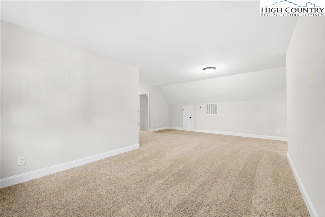 Image number 14 for the current listing