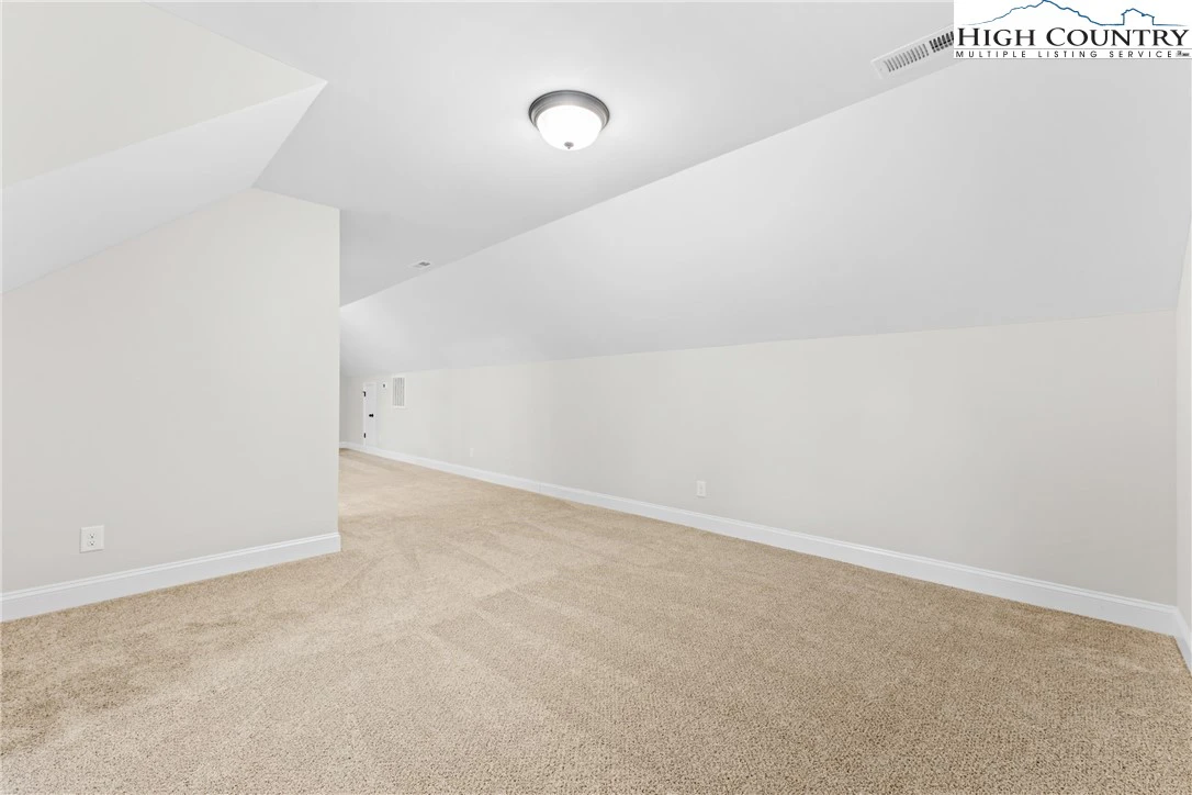 Image number 15 for the current listing