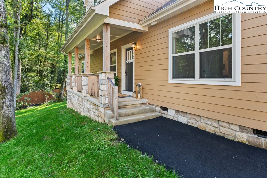 Image number 21 for the current listing