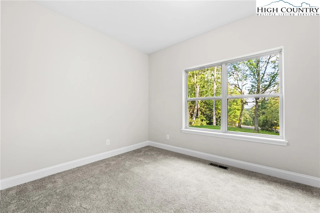 Image number 3 for the current listing