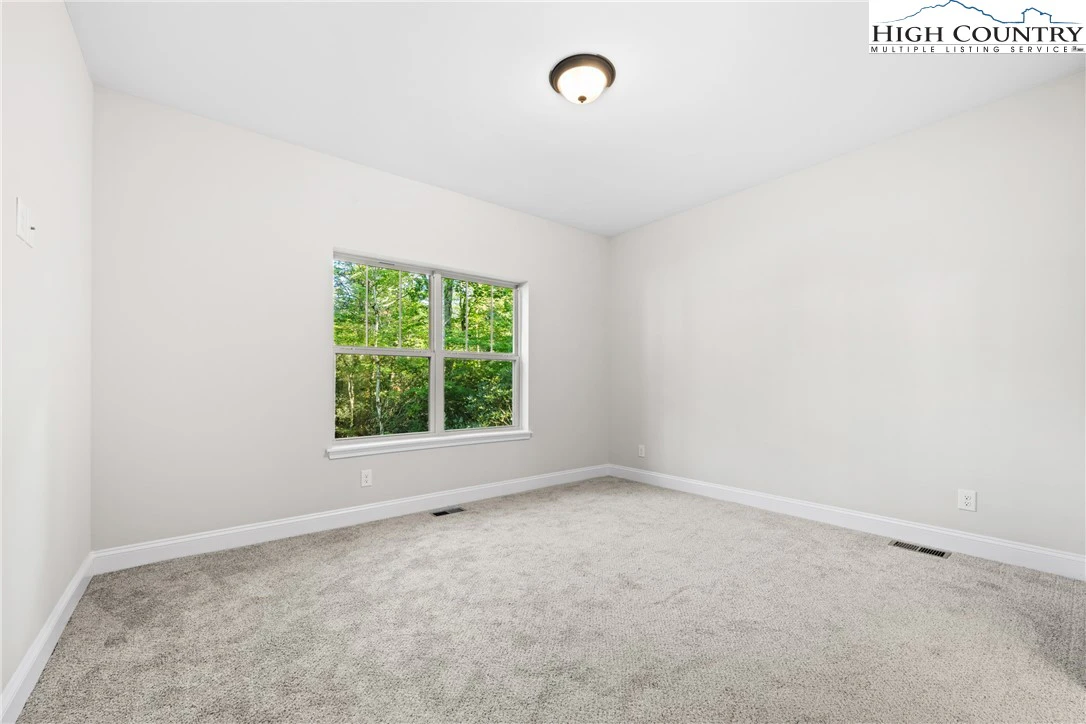 Image number 4 for the current listing