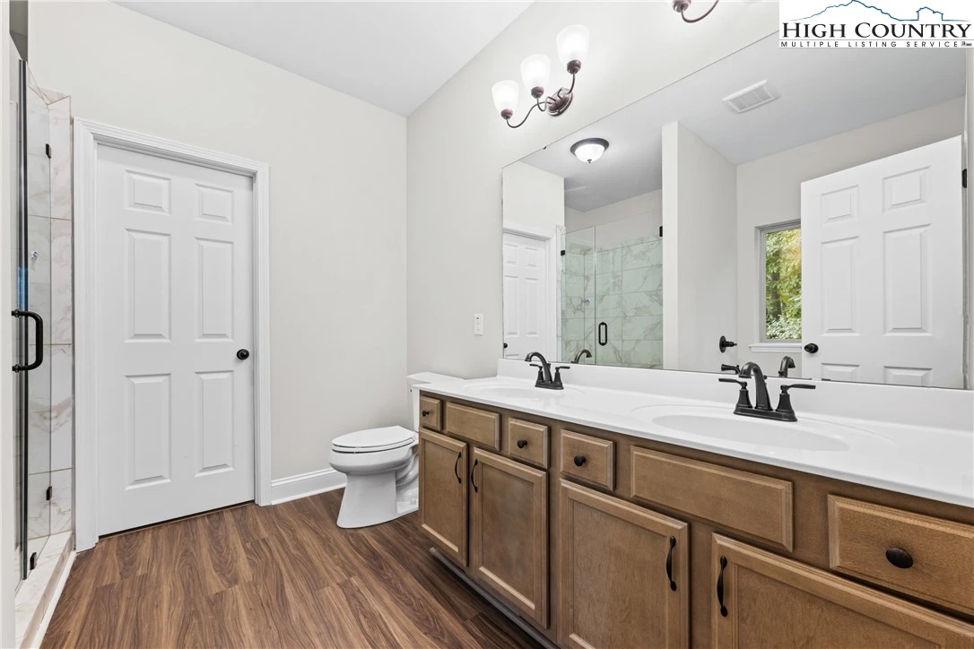 Image number 5 for the current listing