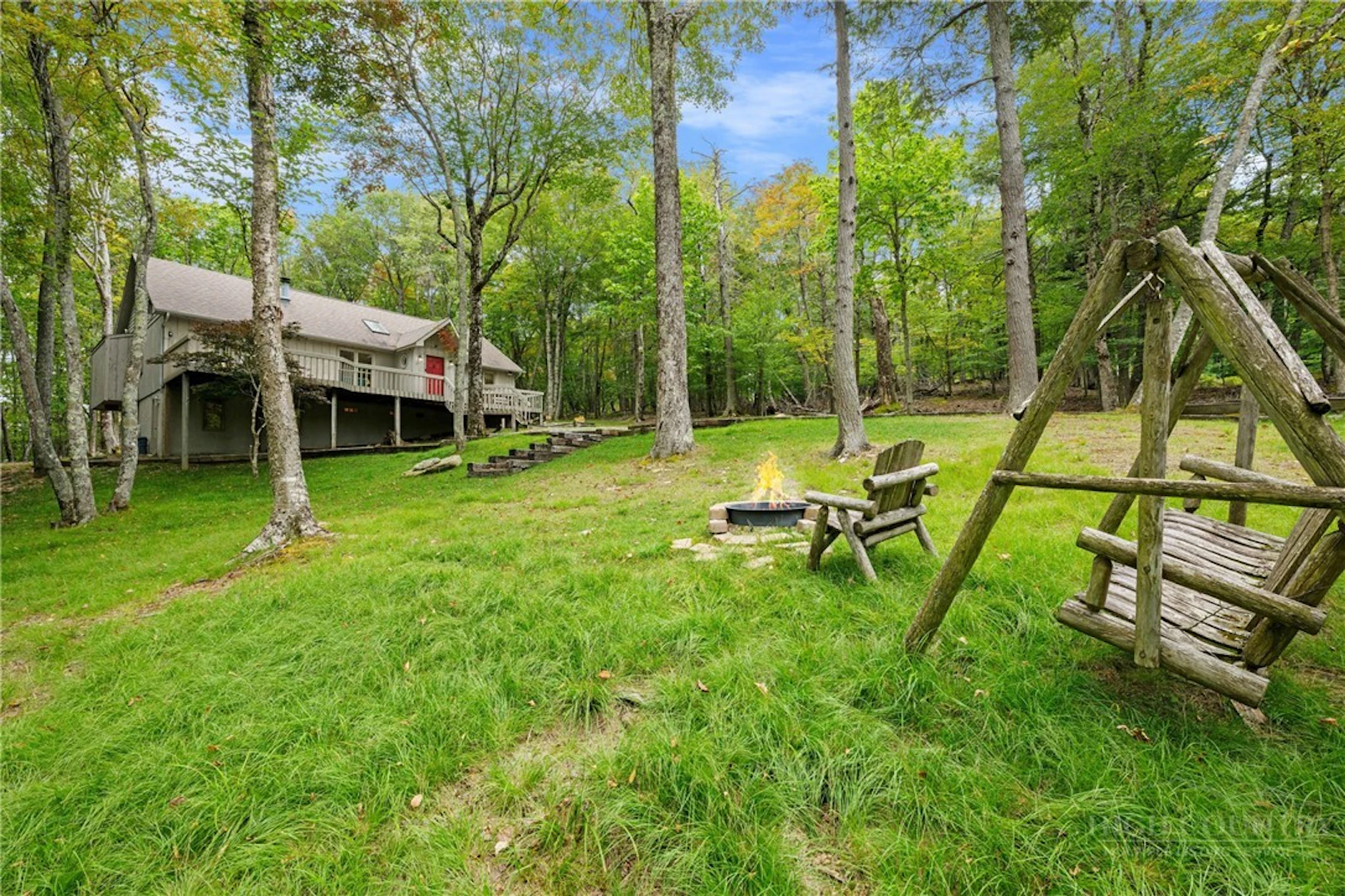 Image number 1 for the current listing