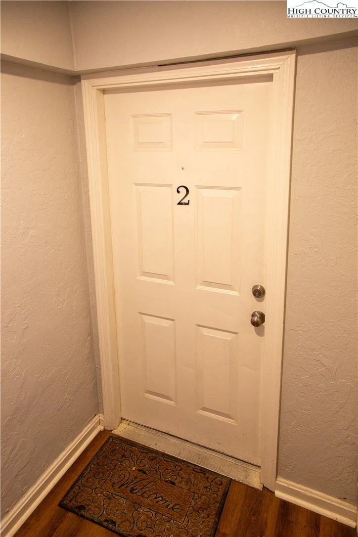 Image number 20 for the current listing
