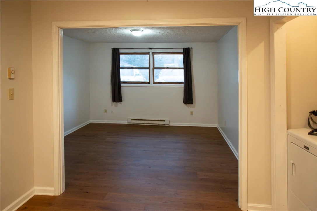 Image number 12 for the current listing