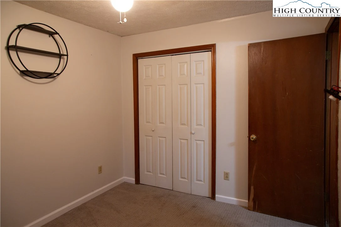 Image number 7 for the current listing