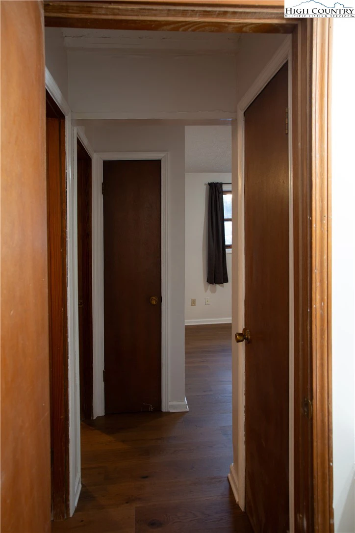 Image number 4 for the current listing