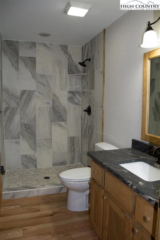 Image number 18 for the current listing
