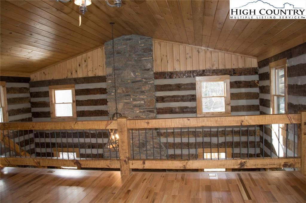 Image number 16 for the current listing