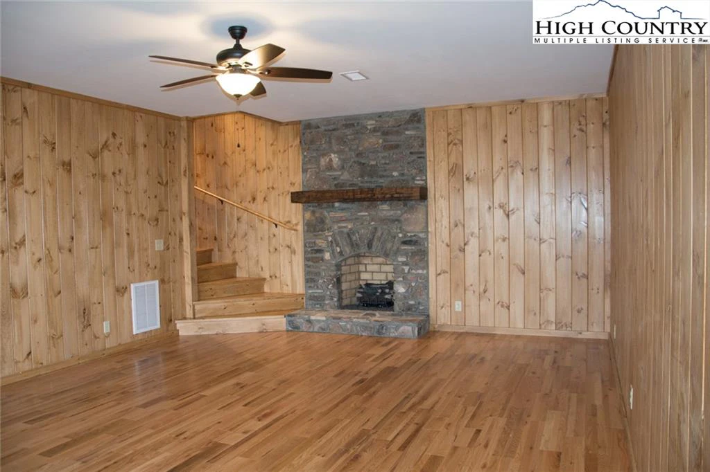 Image number 13 for the current listing