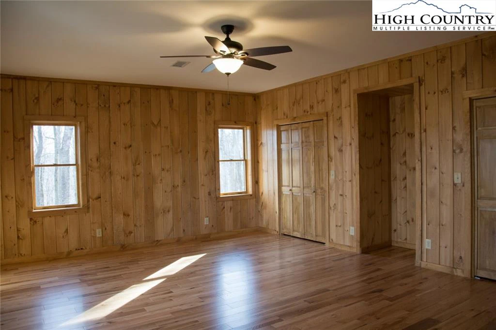 Image number 12 for the current listing