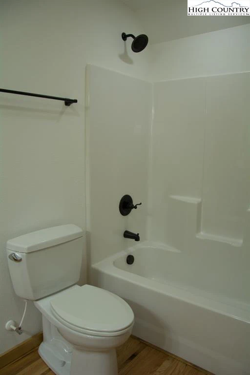 Image number 9 for the current listing