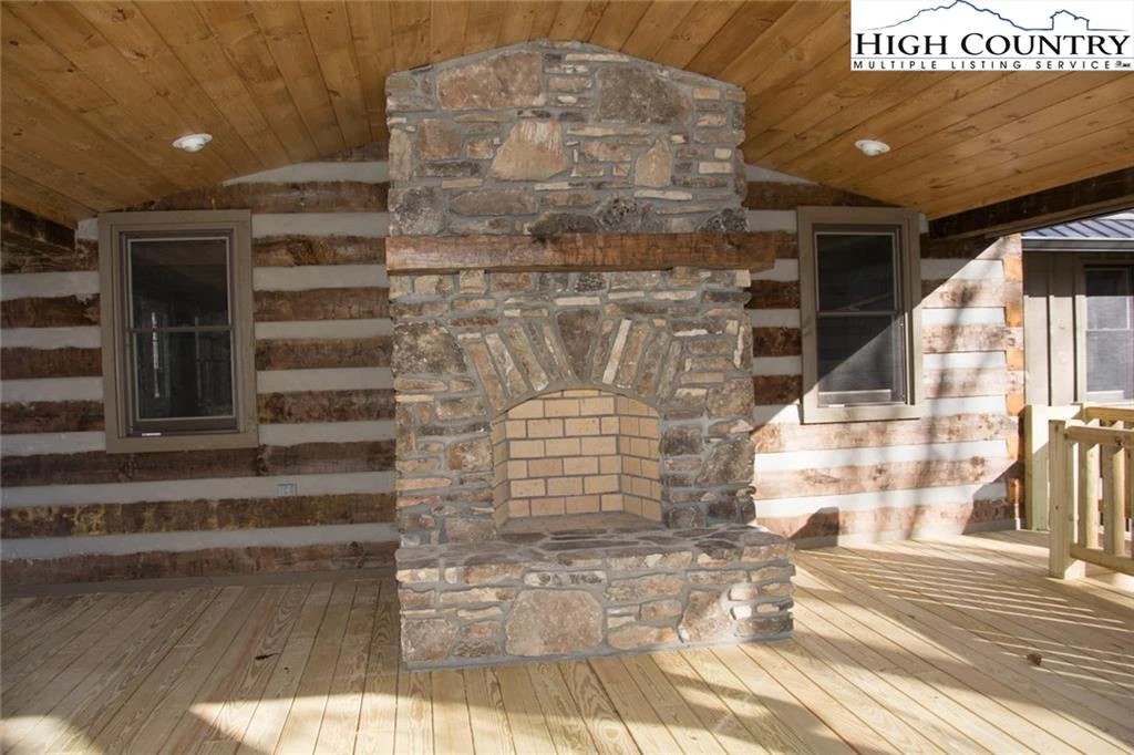 Image number 4 for the current listing