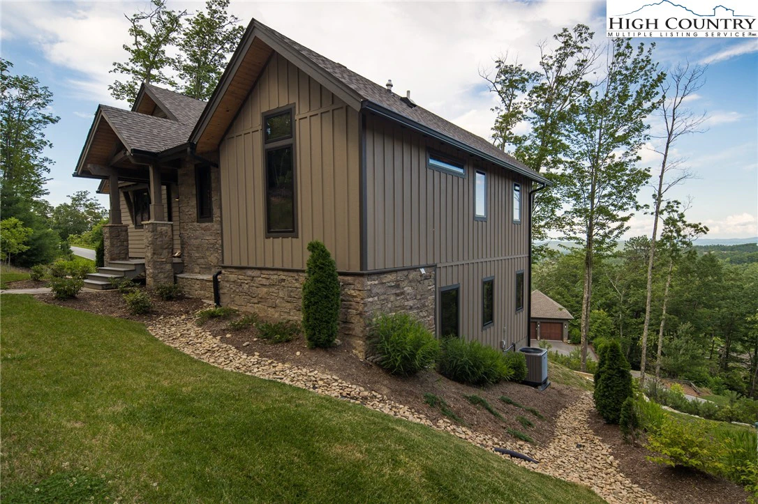 Image number 7 for the current listing