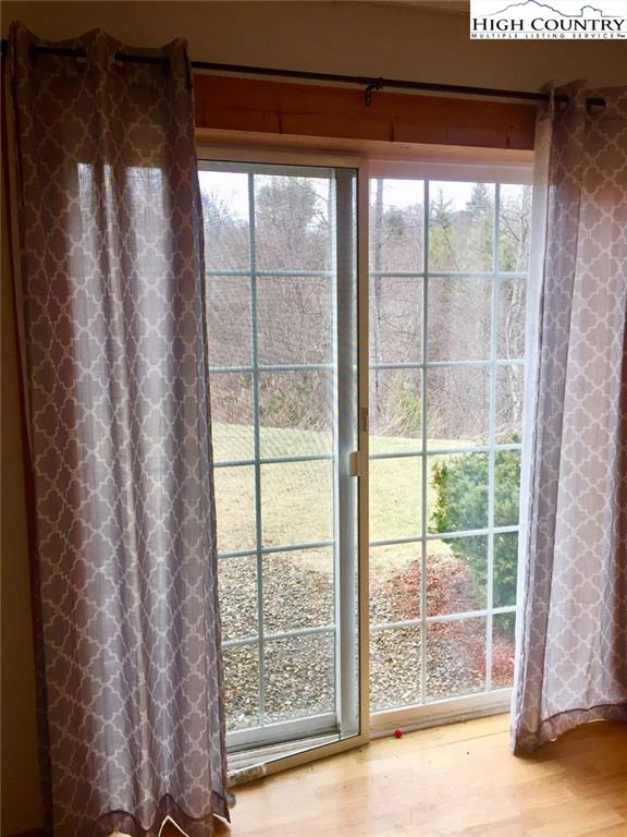Image number 11 for the current listing
