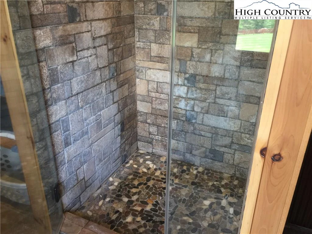 Image number 3 for the current listing