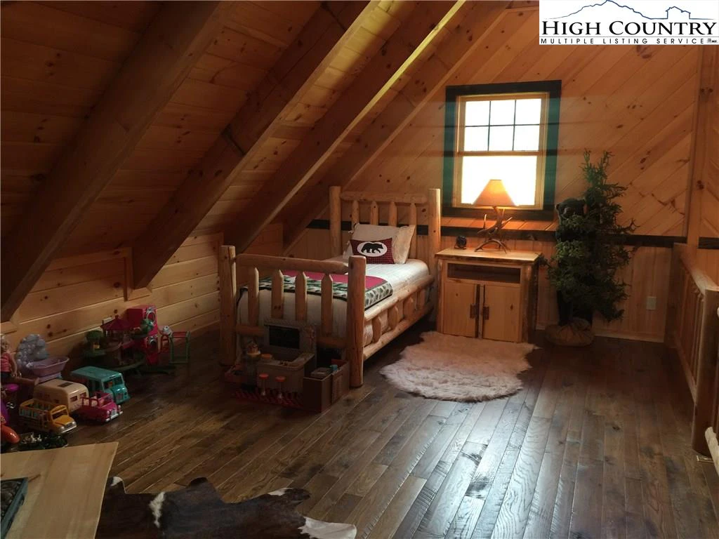 Image number 4 for the current listing