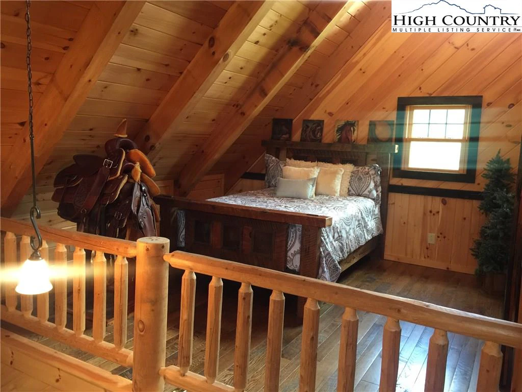 Image number 5 for the current listing