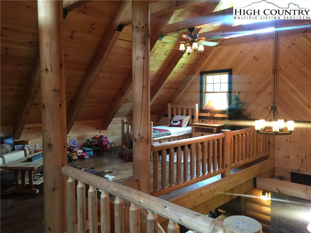 Image number 9 for the current listing