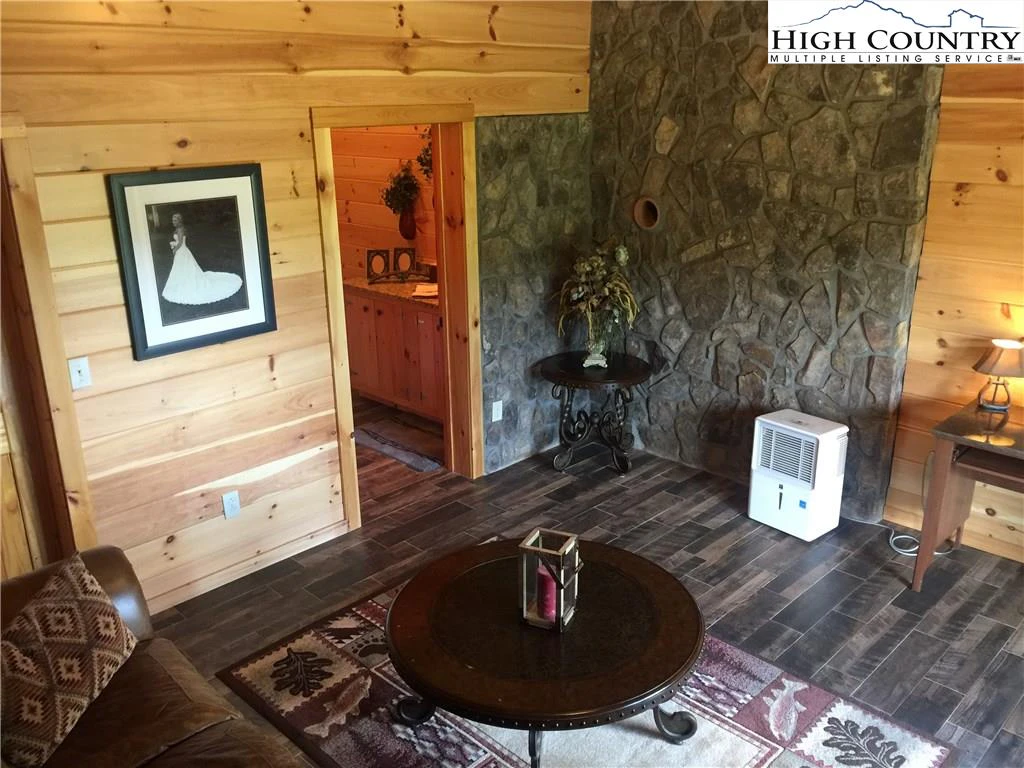 Image number 13 for the current listing