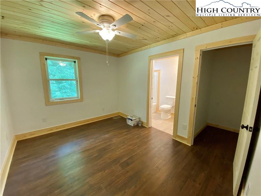 Image number 9 for the current listing