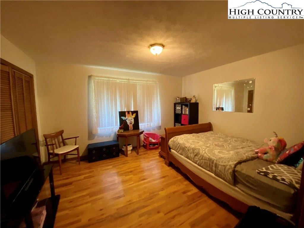 Image number 6 for the current listing