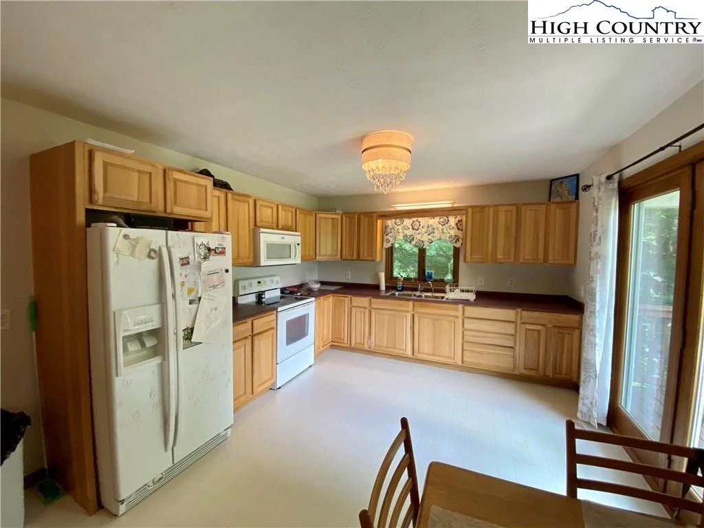 Image number 11 for the current listing