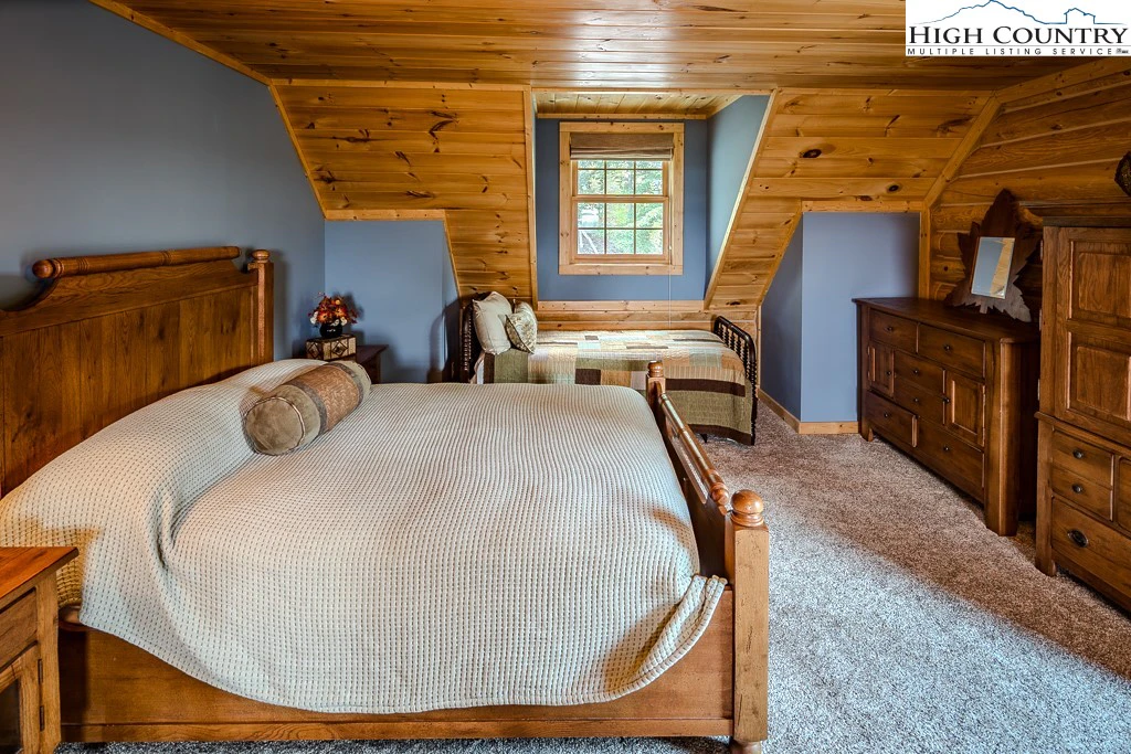 Image number 4 for the current listing