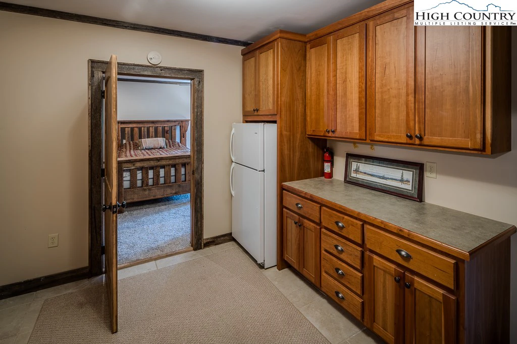 Image number 13 for the current listing