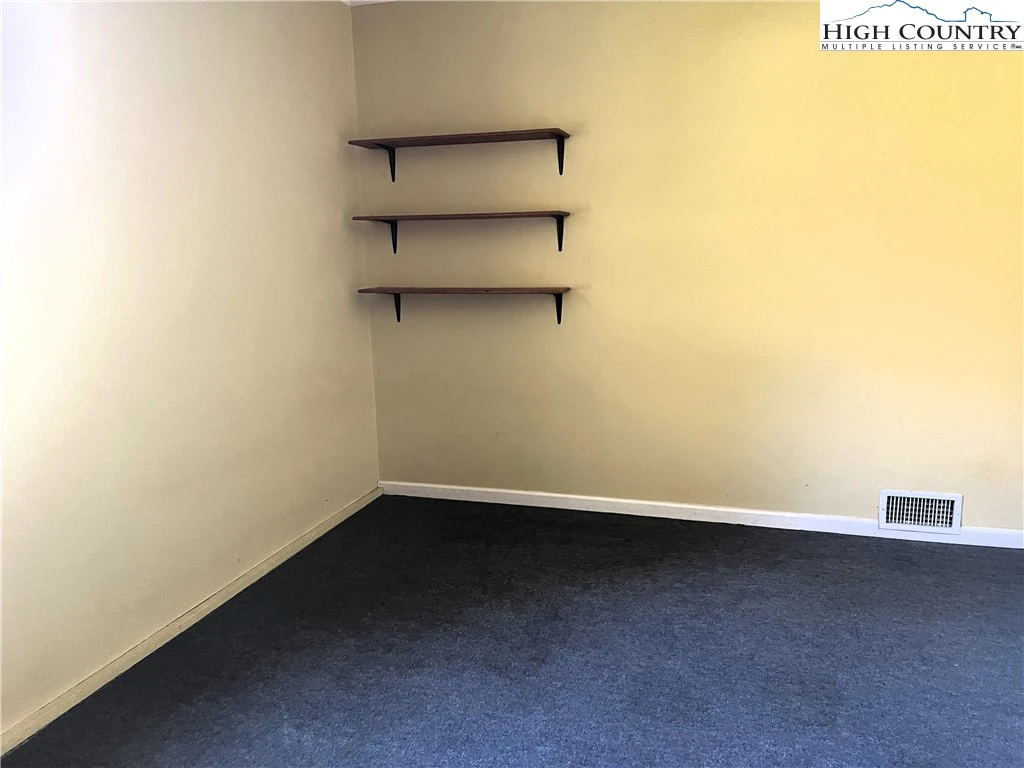 Image number 10 for the current listing