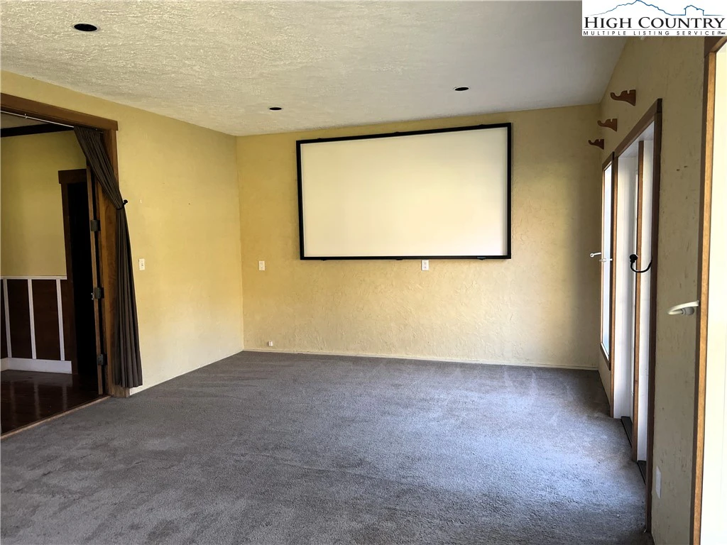 Image number 4 for the current listing