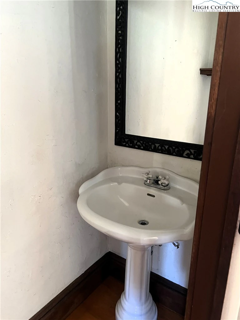 Image number 6 for the current listing