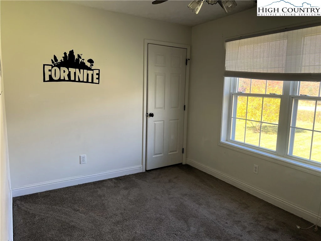 Image number 7 for the current listing
