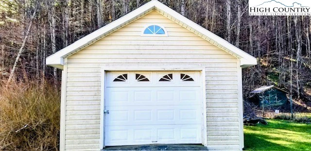 Image number 18 for the current listing