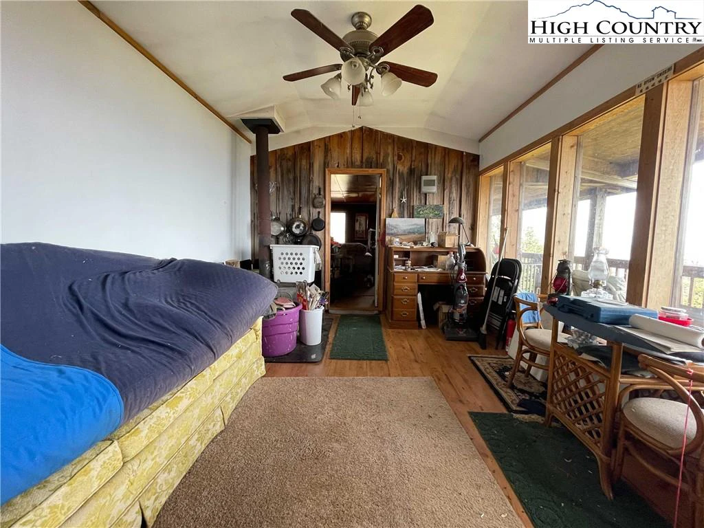Image number 41 for the current listing