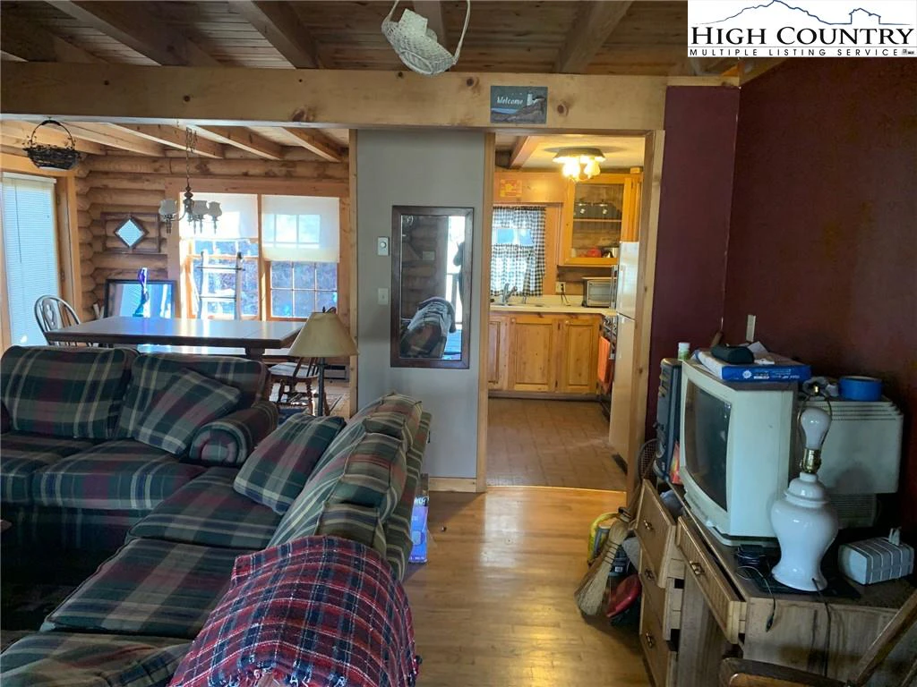 Image number 21 for the current listing