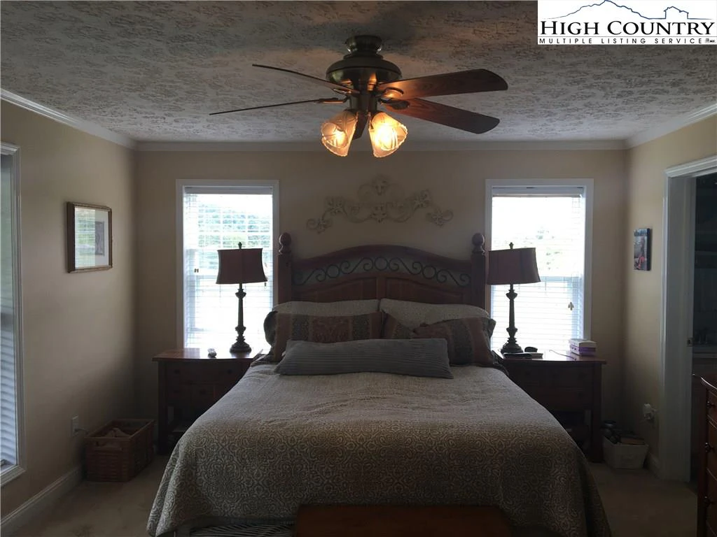 Image number 20 for the current listing