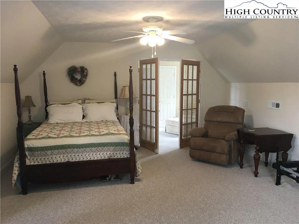 Image number 19 for the current listing