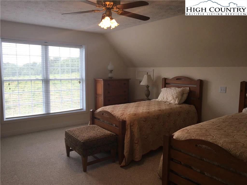 Image number 10 for the current listing