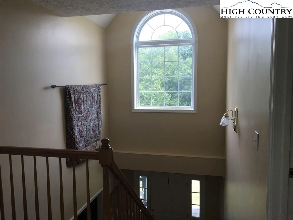 Image number 4 for the current listing