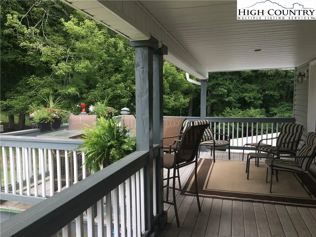 Image number 8 for the current listing