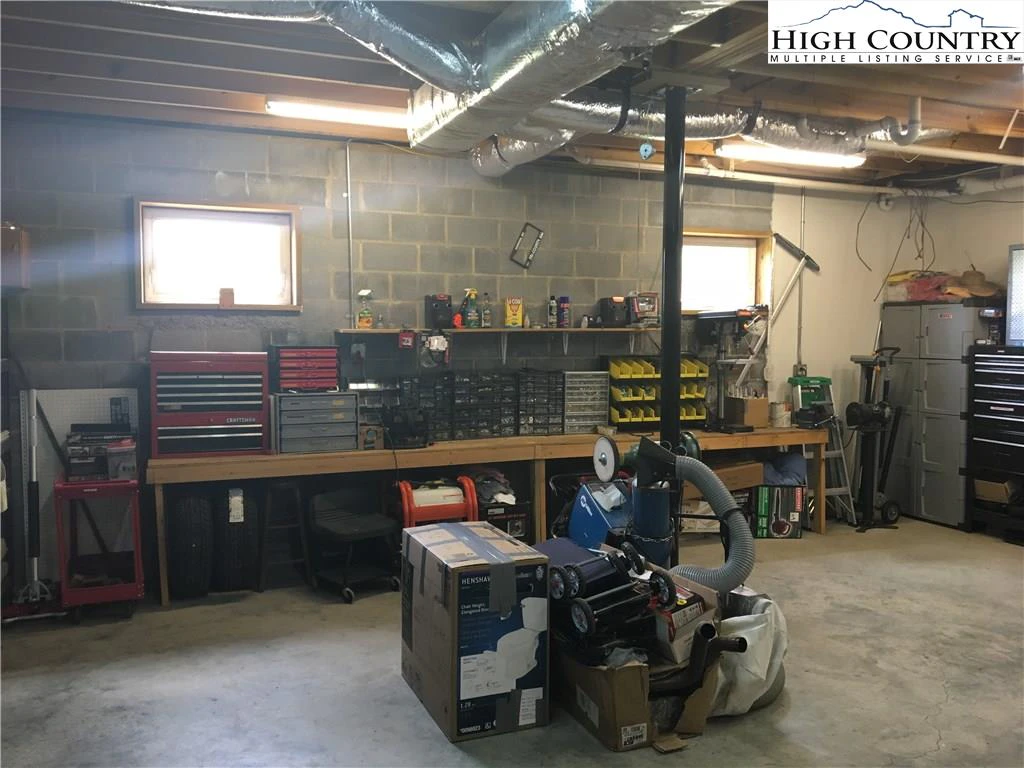 Image number 11 for the current listing