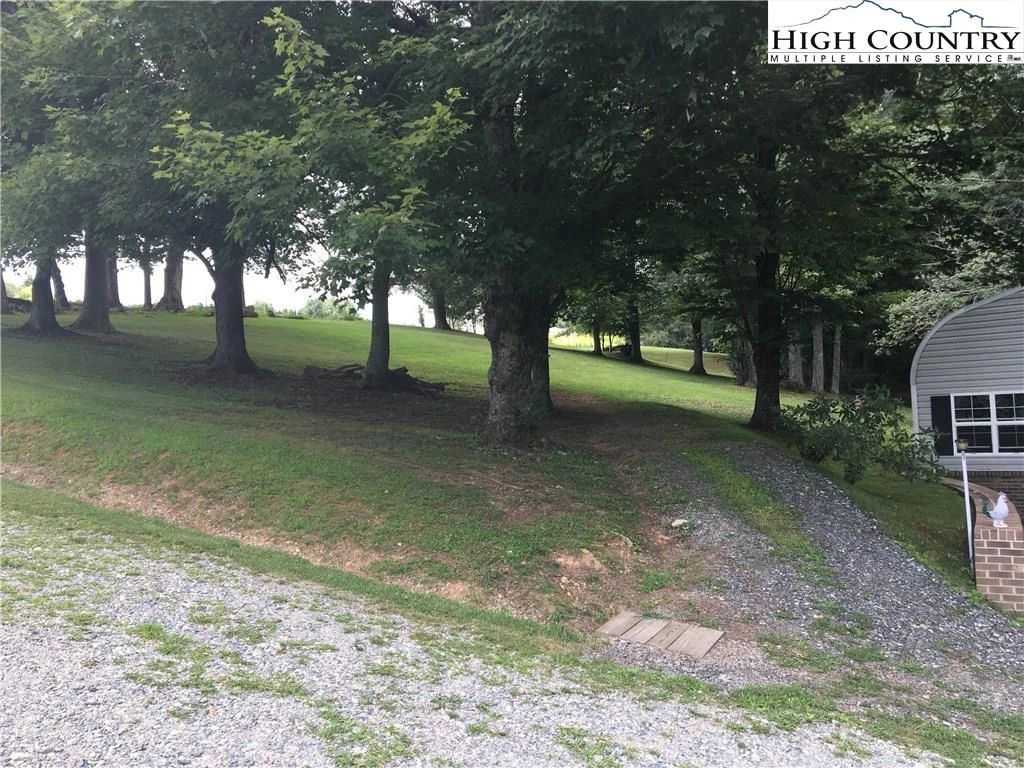 Image number 15 for the current listing