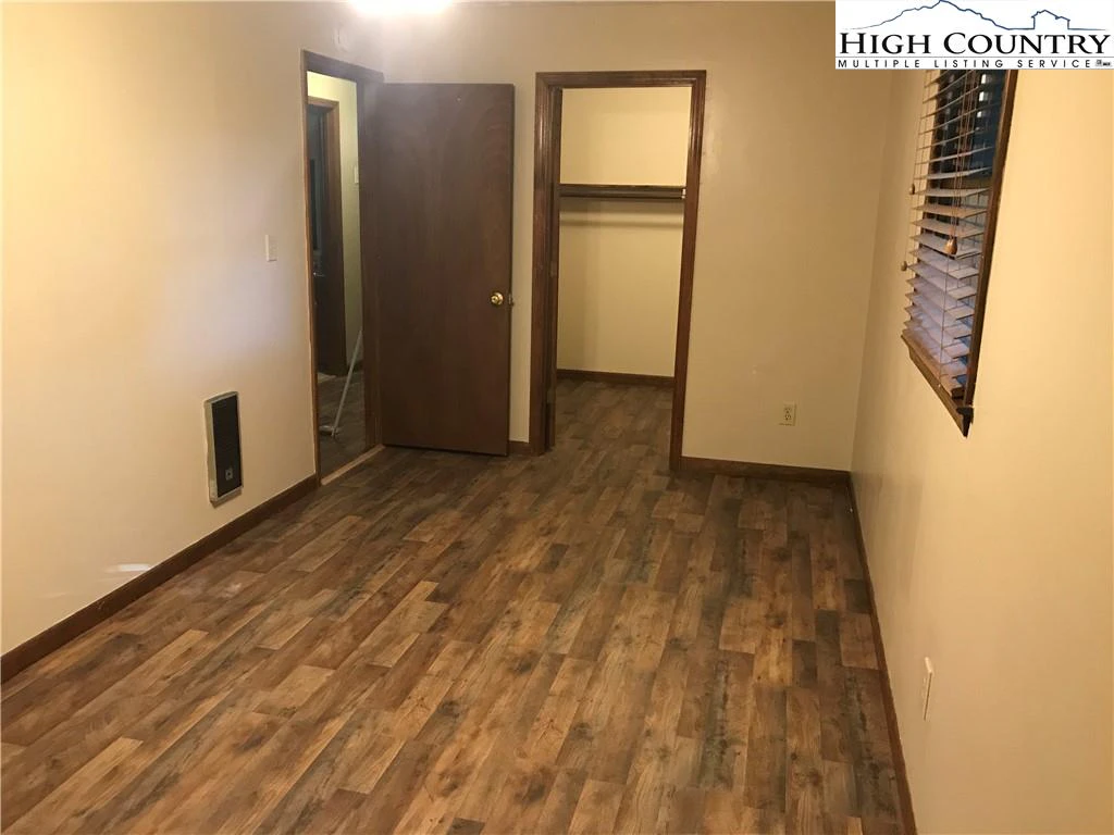 Image number 2 for the current listing