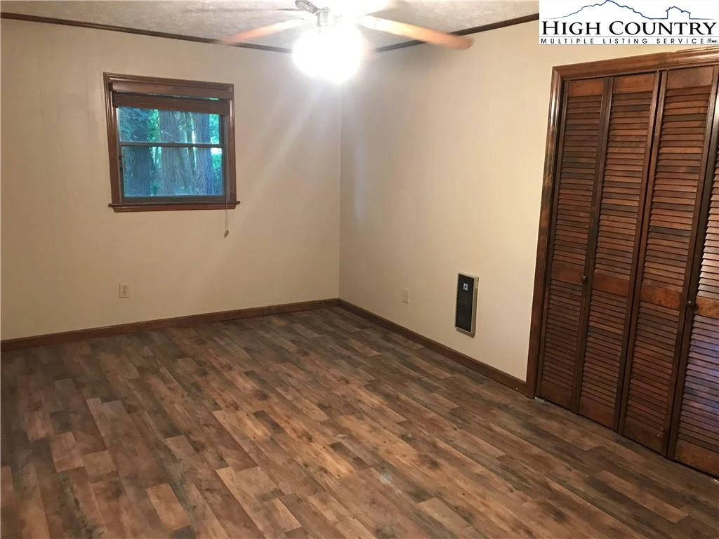 Image number 12 for the current listing