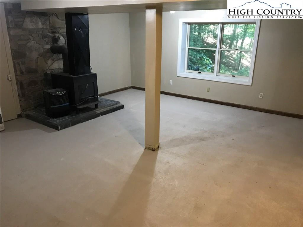 Image number 7 for the current listing