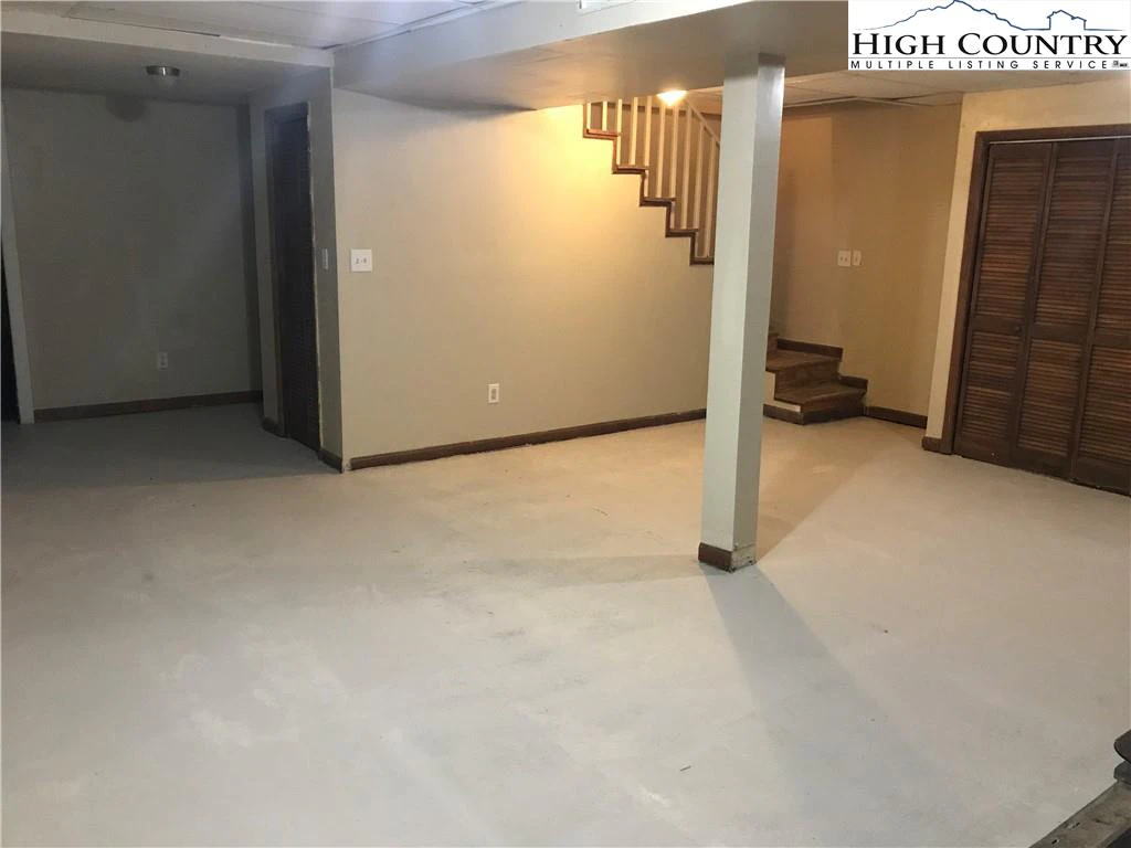 Image number 6 for the current listing
